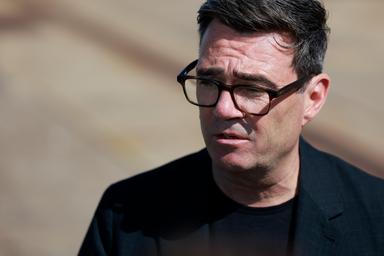 Burnham a Kiev, 'determinati a darvi l'aiuto militare che vi serve'