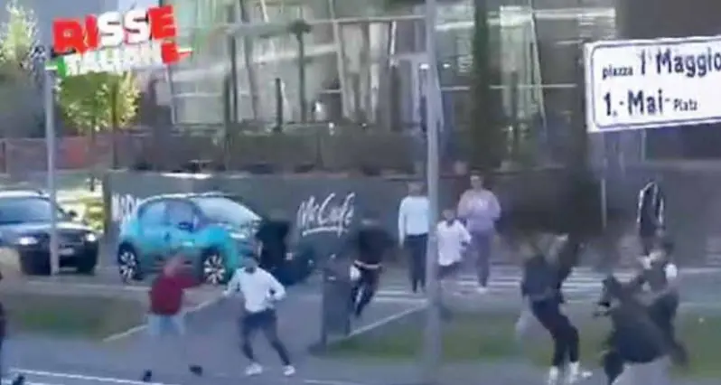 Bolzano, maxirissa fra bande di ragazzi