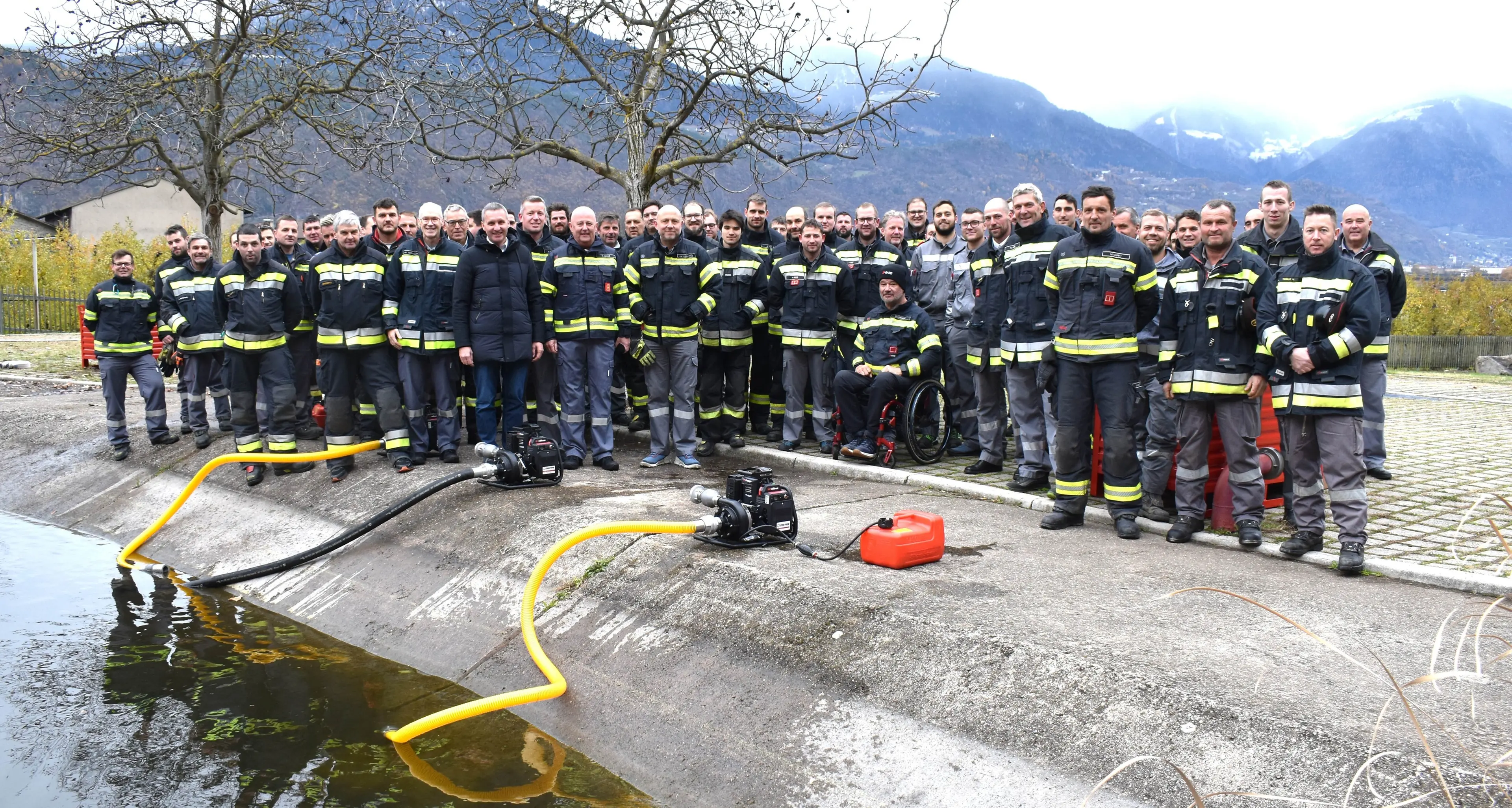 Vilpiano, consegnate 24 nuove pompe portatili ai vigili del fuoco volontari