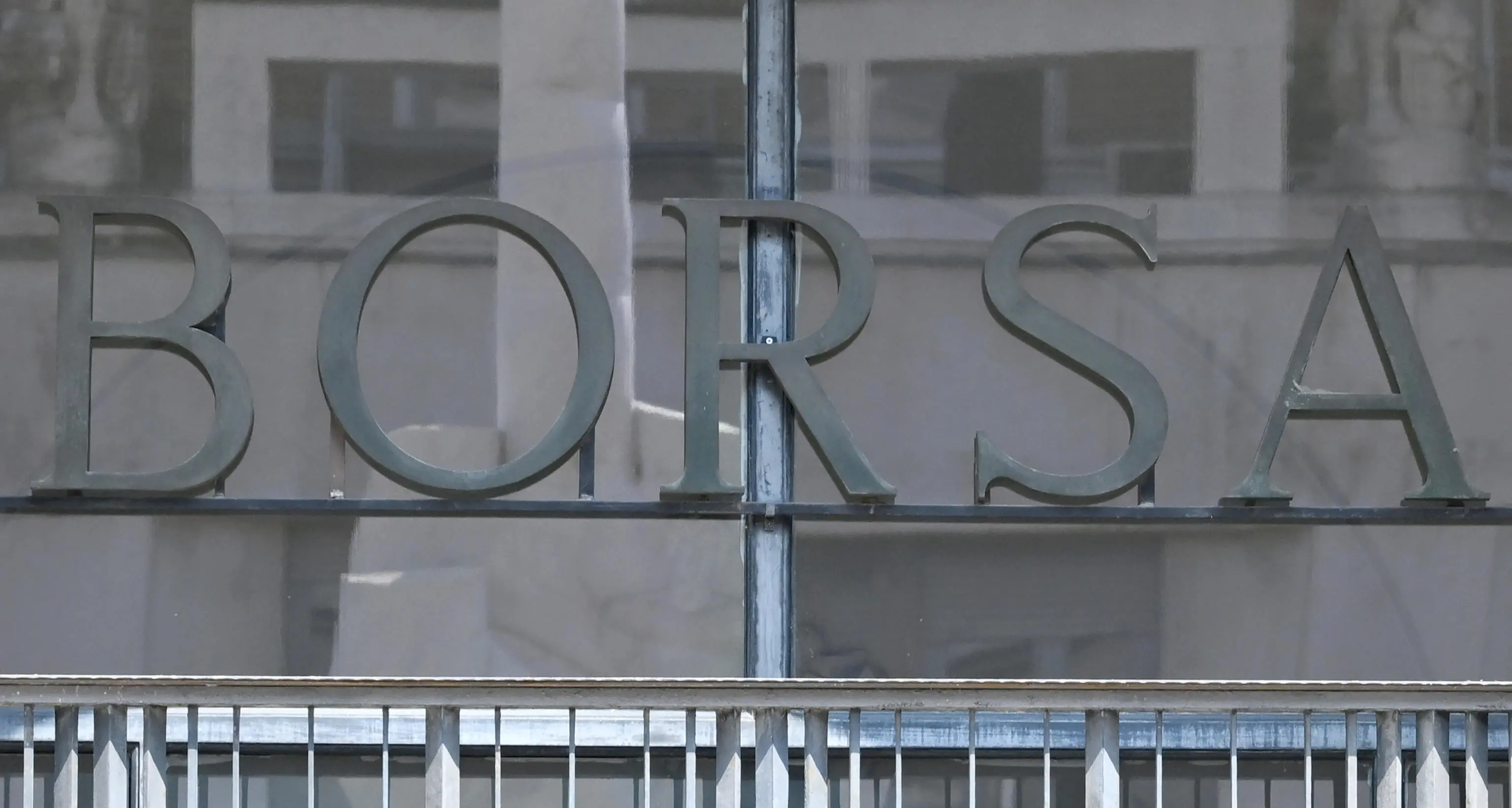Borsa: l'Europa ritocca i massimi con i tecnologici, Milano +0,8%