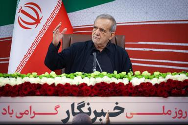 Pezeshkian, 'i nemici volevano il collasso dell'Iran ma non ci arrenderemo mai'