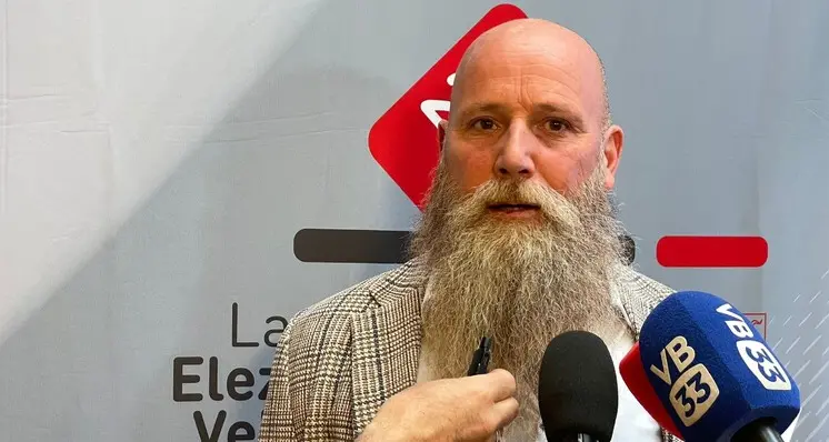 Bufera su Anderlan per la partecipazione alla manifestazione di estrema destra a Vienna contro gli immigrati