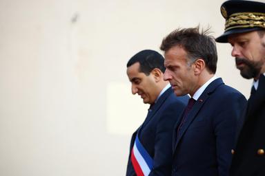 Macron sul luogo della strage a Trappes, 'attentato razzista'