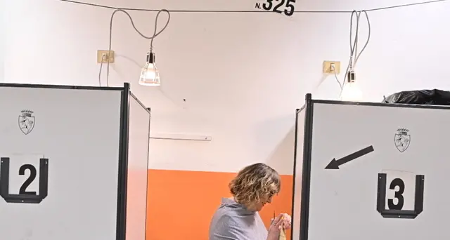 Regionali:seggi fuori da scuole in 155 comuni Lombardia e Lazio
