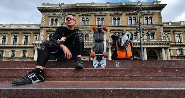 Da Trento a Budapest con l'e-skate, bolzanino nel Guinness