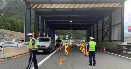 Salvini: “L’Austria dovrà togliere i divieti a Brennero, basta alla concorrenza sleale\"