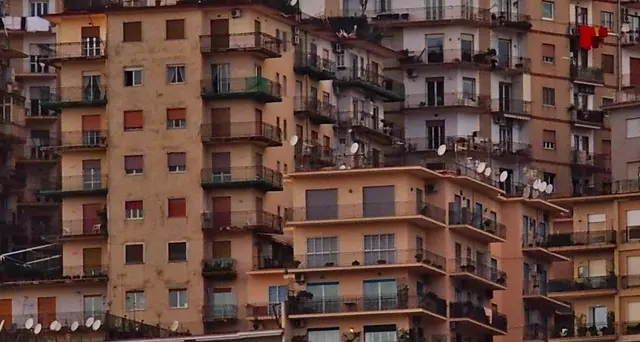 Edilizia: Istat, crollo permessi per le costruzioni, -15,2%