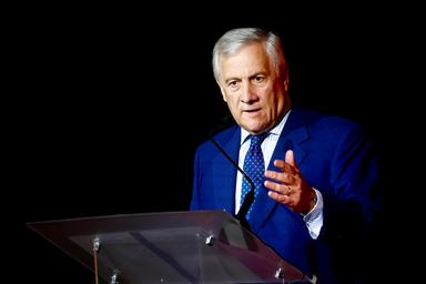 Tajani, 'il centro è solo Forza Italia, porte aperte a riformisti e moderati'