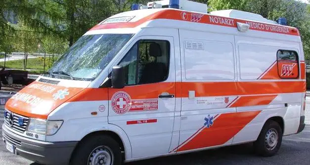 Terlano, ciclista contro un’auto: è grave