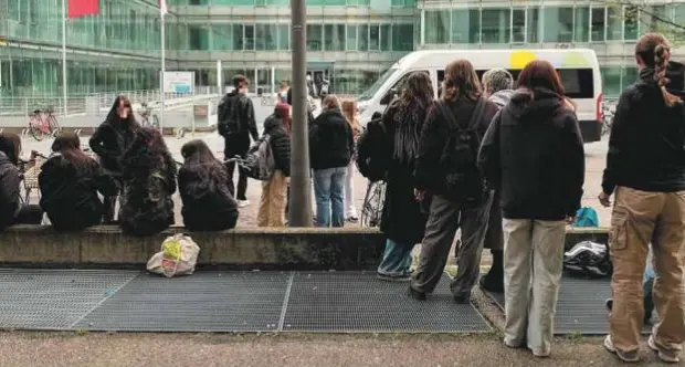 Professore sospeso, la preside: «Ho fatto tutto il possibile»