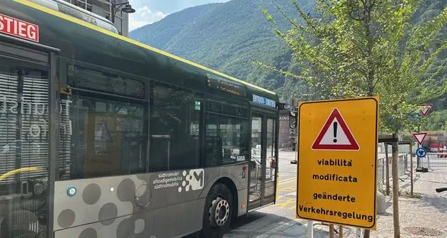 Bolzano, i bus 10A e 10B torneranno a fermare davanti alla stazione: ma non subito