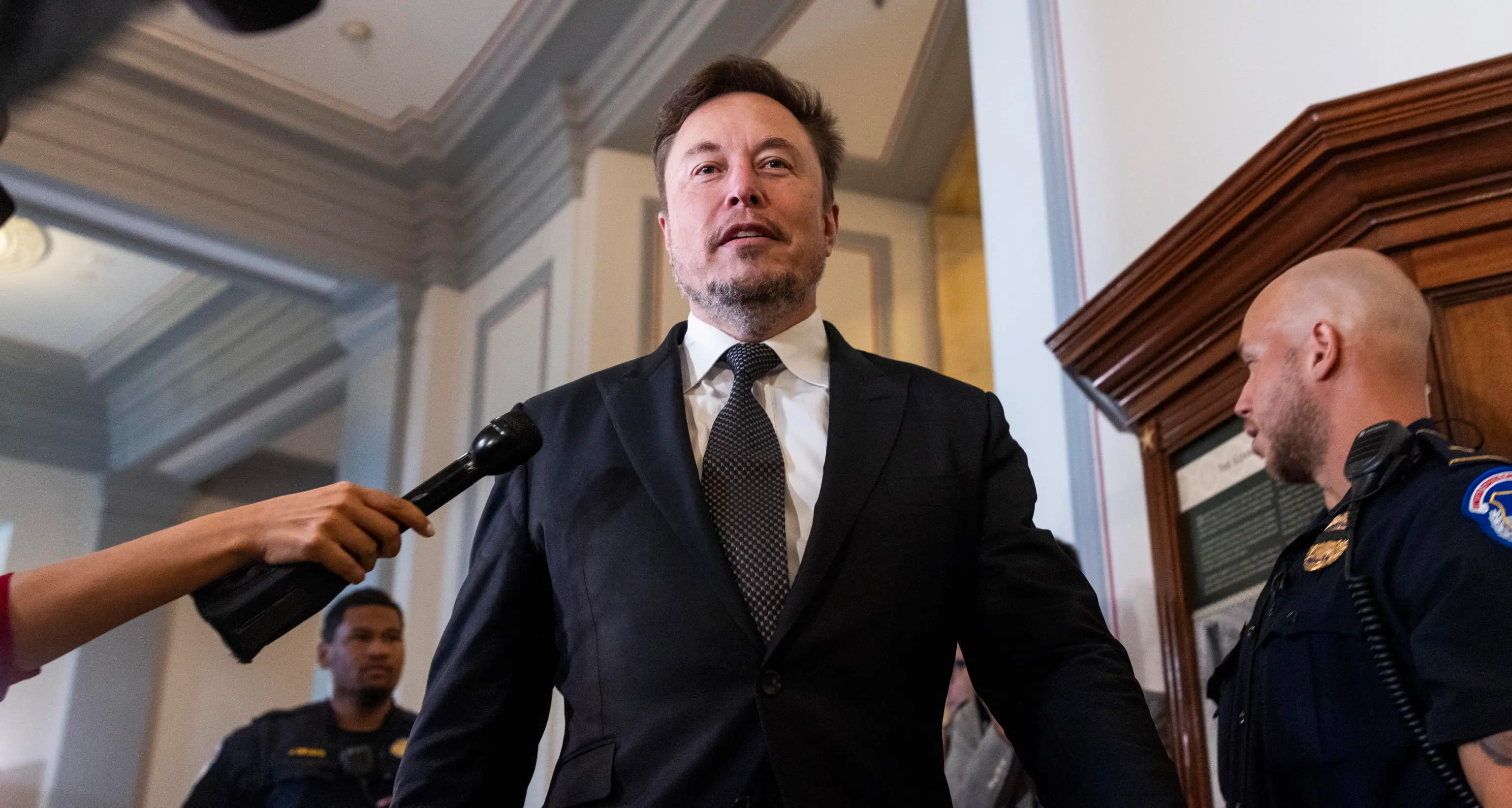 Australia: multata X di Elon Musk per materiale abusi su minori