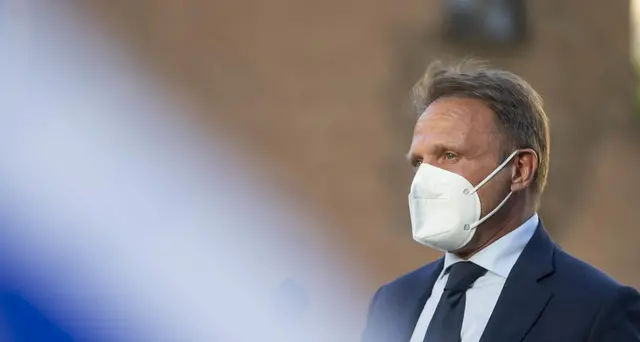 Camera: Lollobrigida, Governo pone fiducia contro se stesso