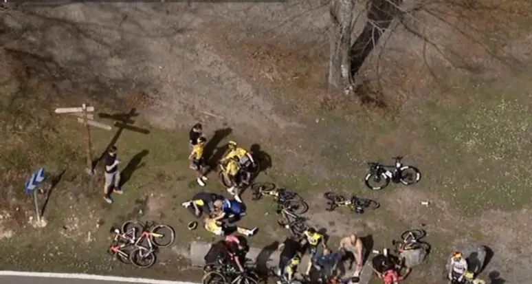 Nuova caduta al Giro dei Paesi Baschi: clavicola fratturata per Mikel Landa, anche lui ritirato