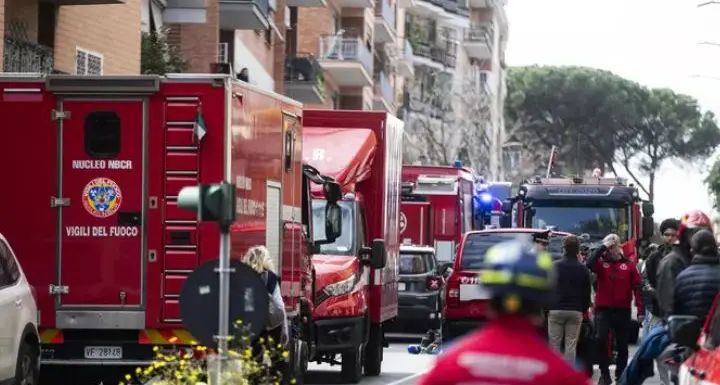 Paura a Jesolo, esplosione in un bar trattoria nella notte: 15 feriti