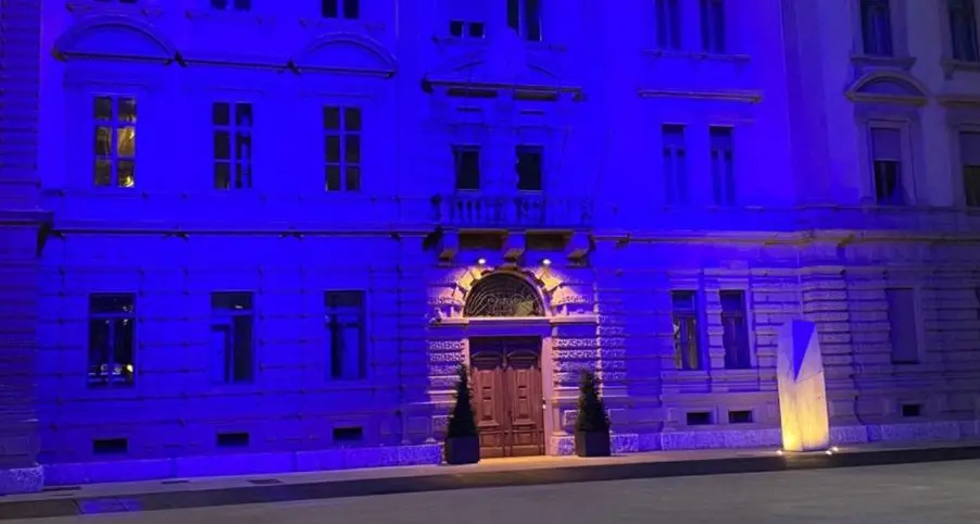 Bolzano, palazzo Widmann diventa blu per la neurofibromatosi
