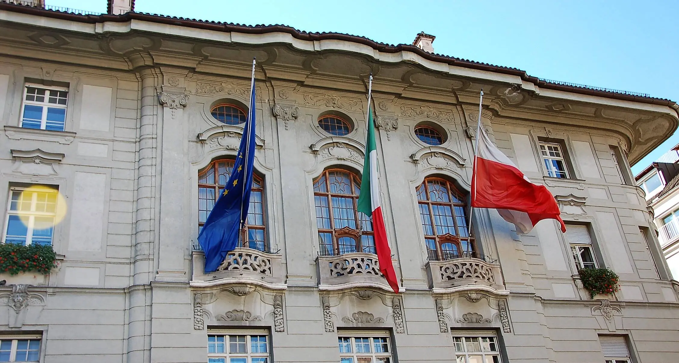 Servizi sociali Bolzano, la giunta sceglie di aprire un bando per la nuova direzione Assb