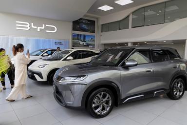 L'Ue limiterà a 350mila l'anno le importazioni di auto ibride cinesi