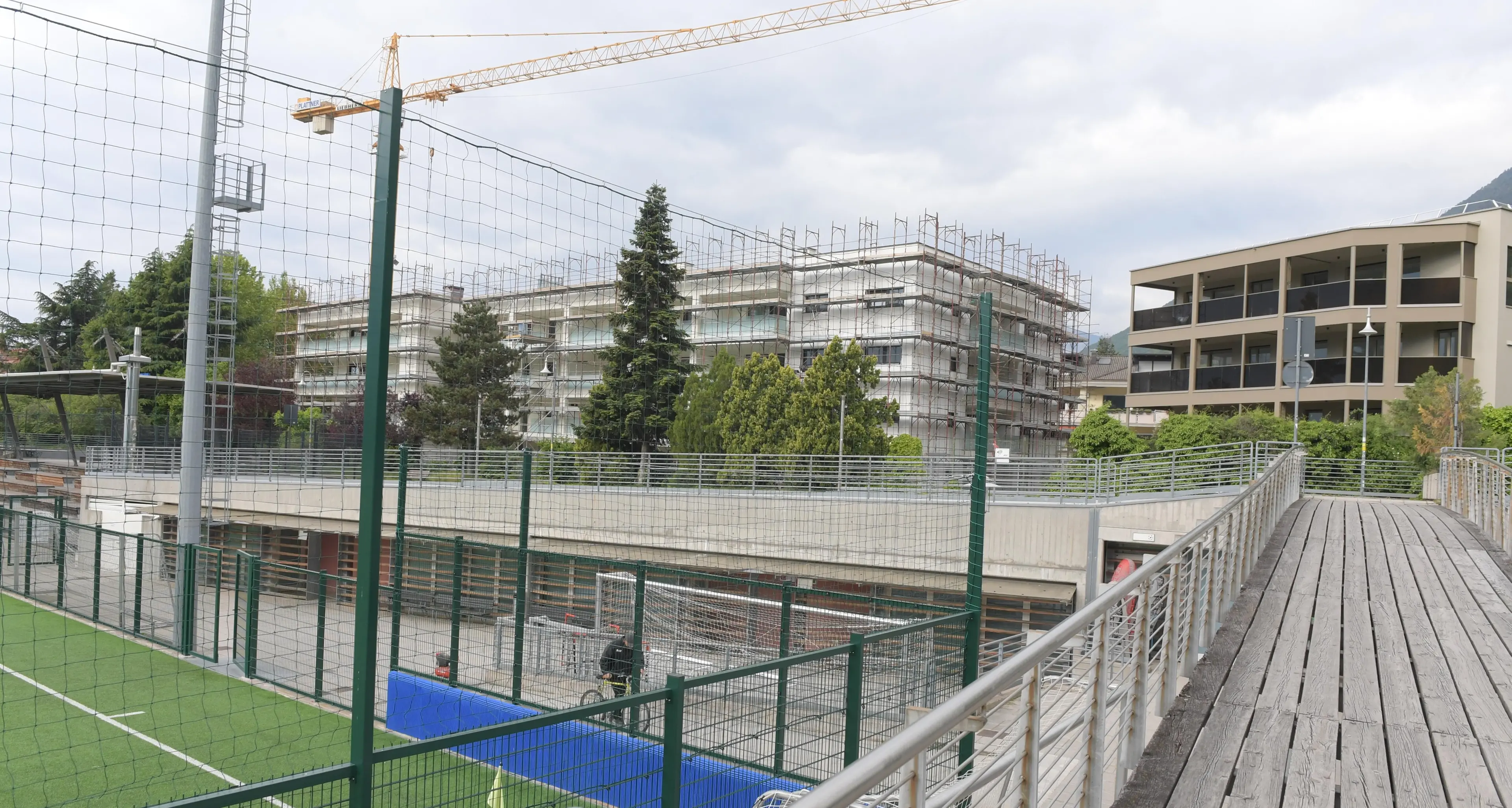 Via Cadorna, la coop è al tetto: dopo dieci anni la consegna degli alloggi è vicina, si pensa a luglio