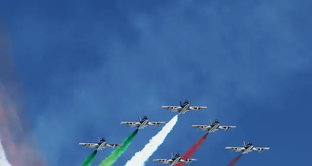 Mattarella: omaggio a Milite Ignoto, in cielo Frecce Tricolori