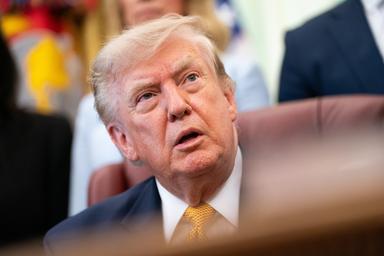 Trump: Stretto di Hormuz si aprirà molto presto, altrimenti colpi durissimi all'Iran