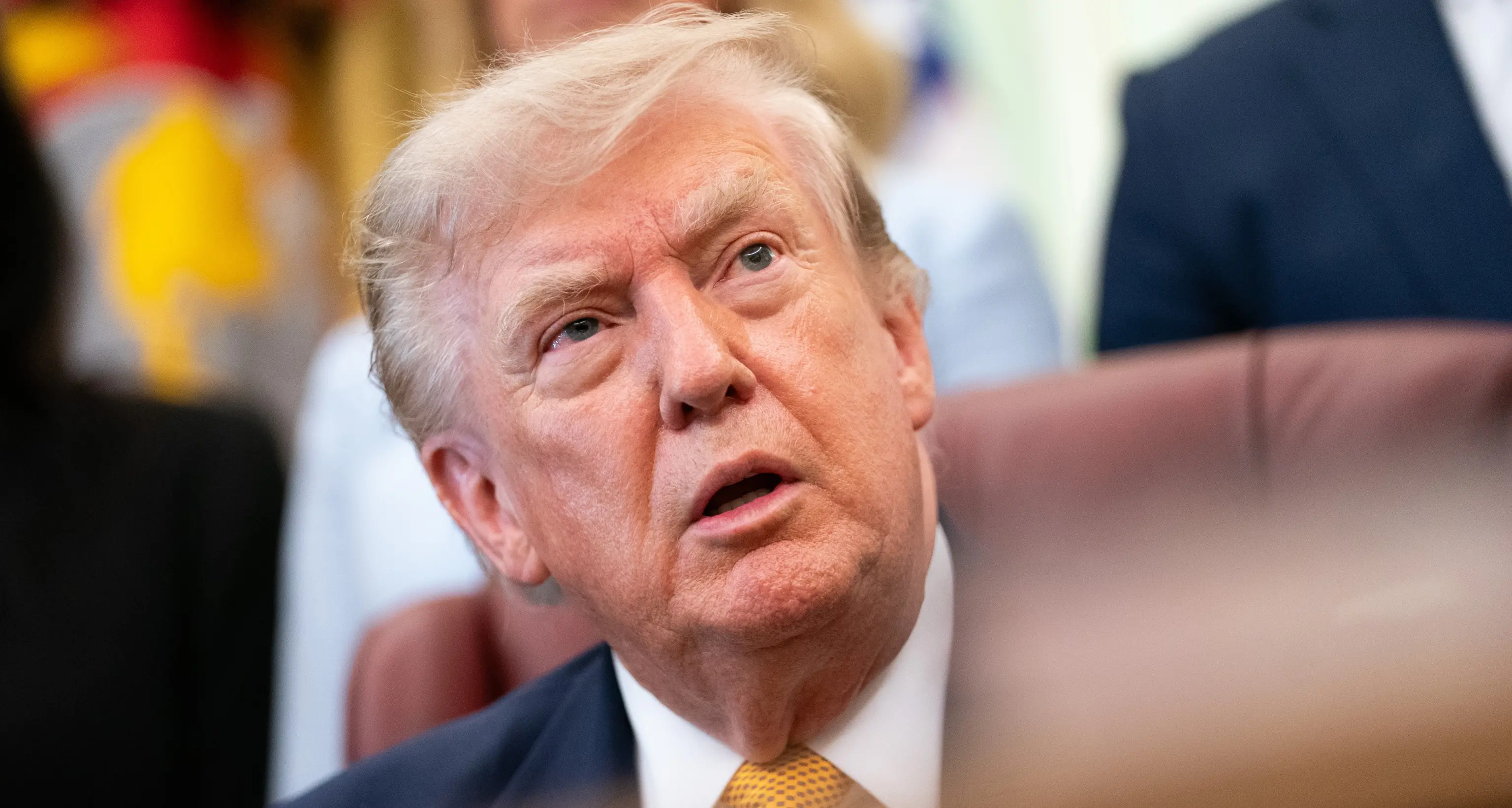 Trump: Stretto di Hormuz si aprirà molto presto, altrimenti colpi durissimi all'Iran
