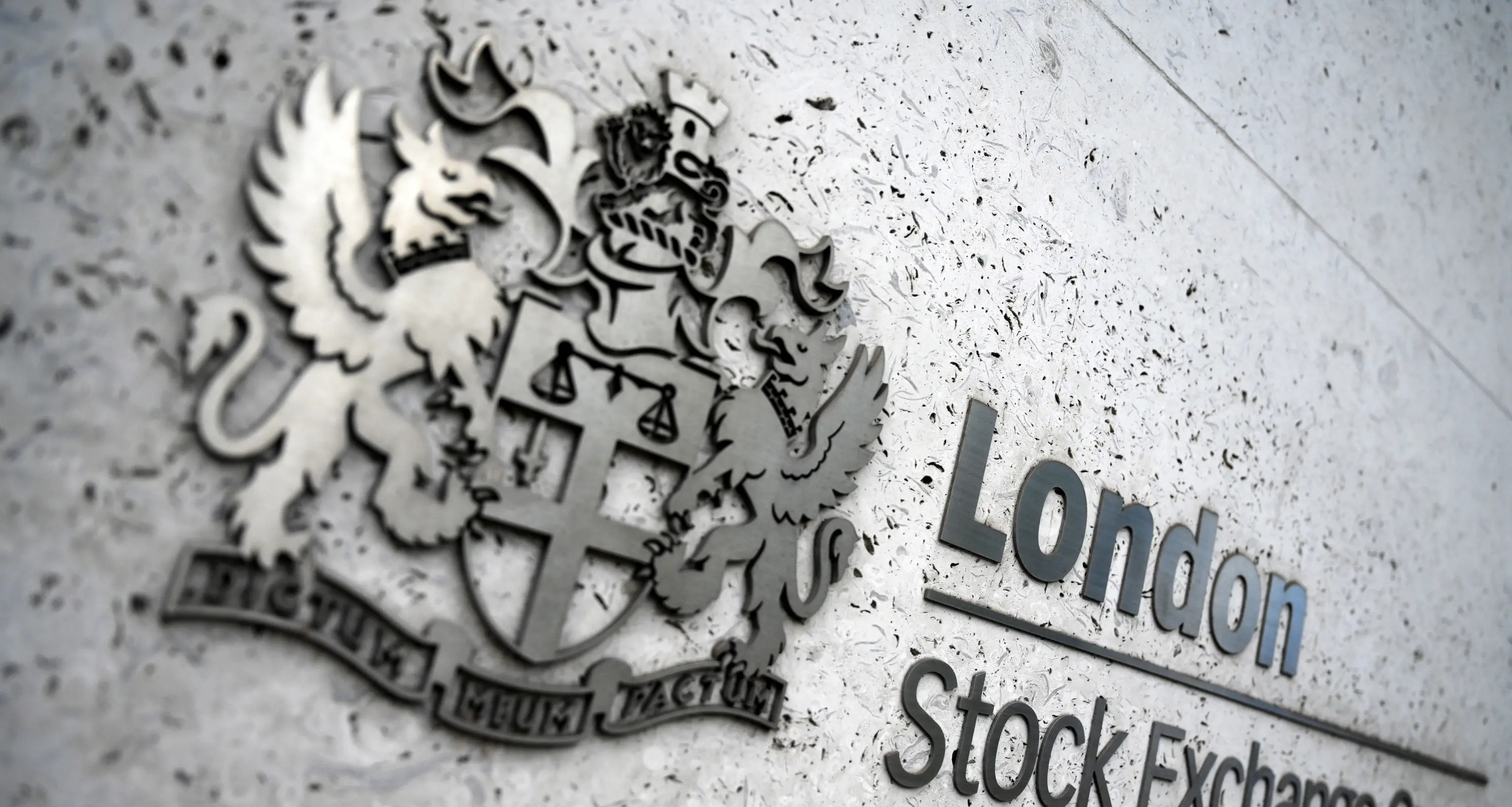 Borsa: l'Europa parte incerta, Londra piatta