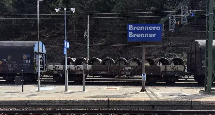 Linea del Brennero interrotta al valico per il deragliamento di un treno merci