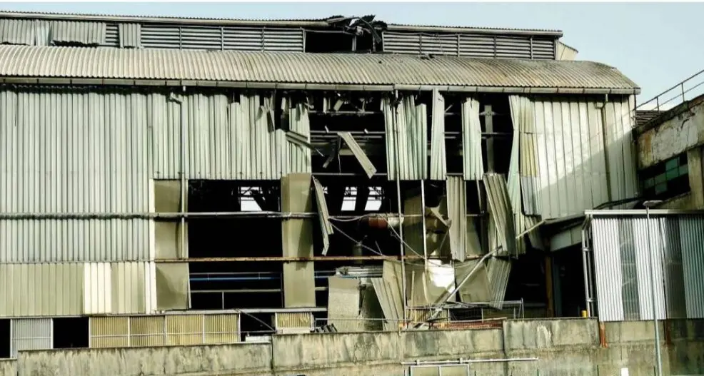 Inferno all’Aluminium, i sei feriti sono tutti lavoratori stranieri