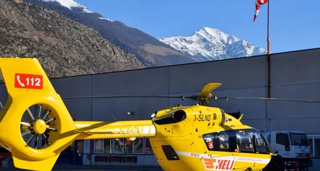 Scontro tra due auto, leggermente feriti mamma e tre bambini