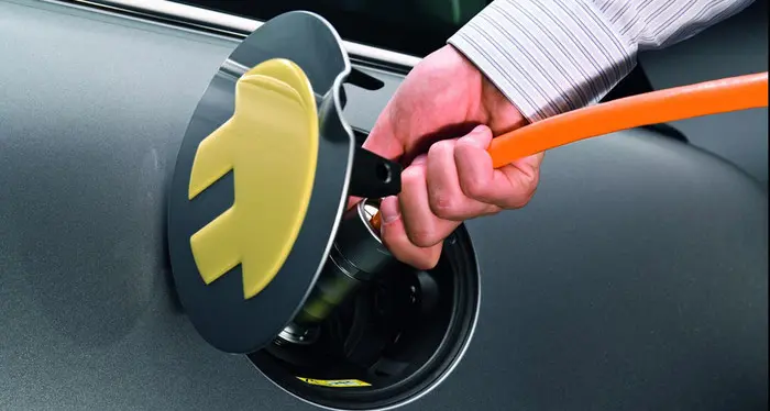 Mobilità elettrica, due punti di ricarica nei palazzi provinciali a Bolzano