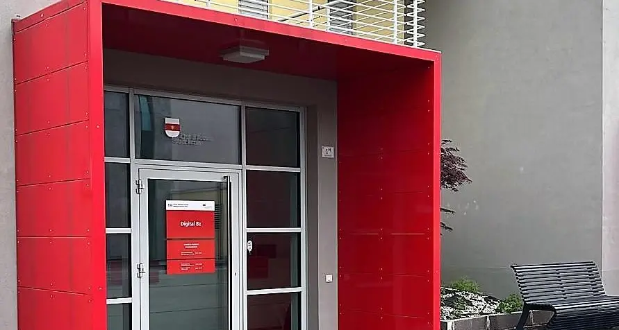 Bolzano, in piazza Firmian ecco lo sportello anagrafico \"Digital Bz Point\"