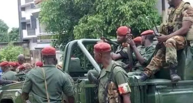 Guinea: militari golpe ordinano riunione con i ministri