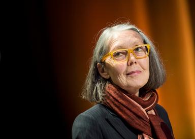 Anne Carson, i soldi del Nobel in beneficenza