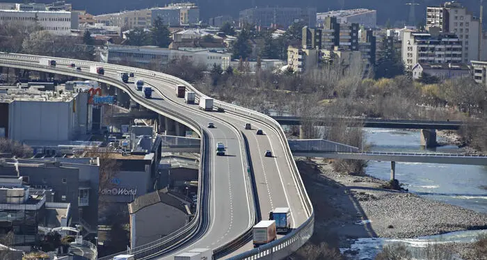 Brennero, i divieti di circolazione del Tirolo costano oltre 250 milioni all’anno all’economia italiana