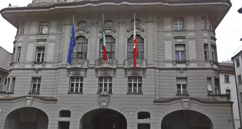 Corrarati nega il patrocinio al Pride: scoppia la polemica