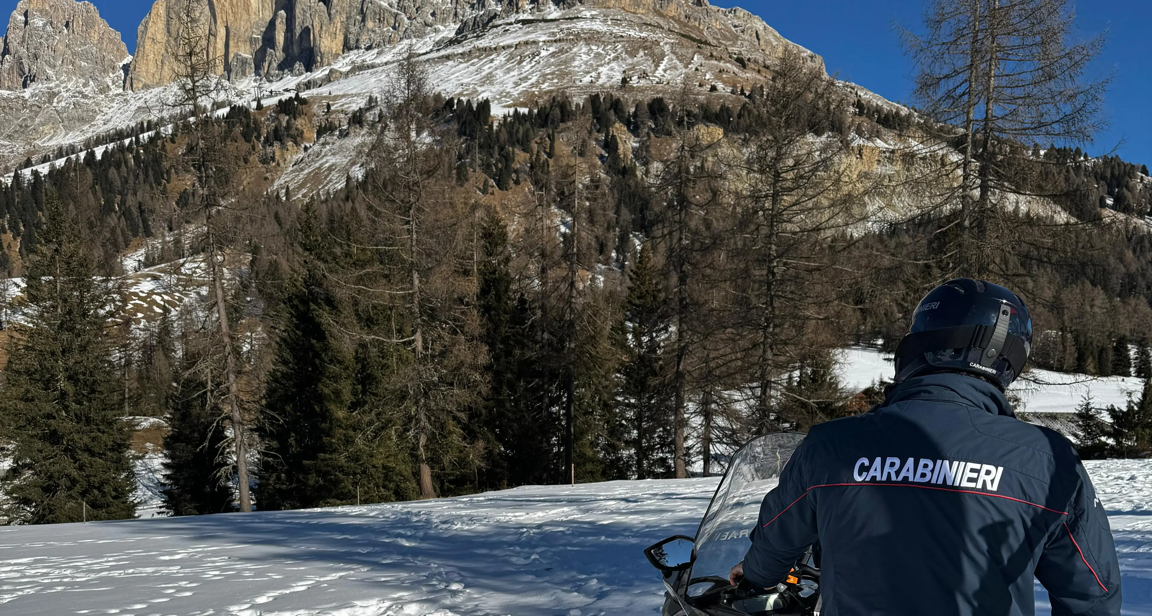 In pista con gli sci completamente ubriaco: denunciato