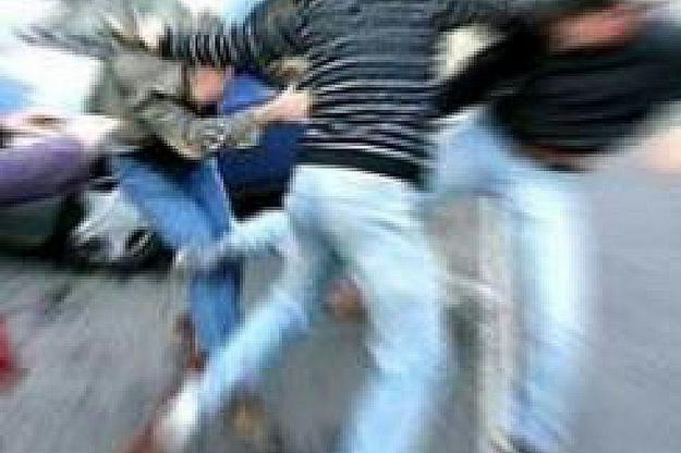 Aggredivano i passanti a Merano e pubblicavano le immagini sul web: cinque minorenni denunciati