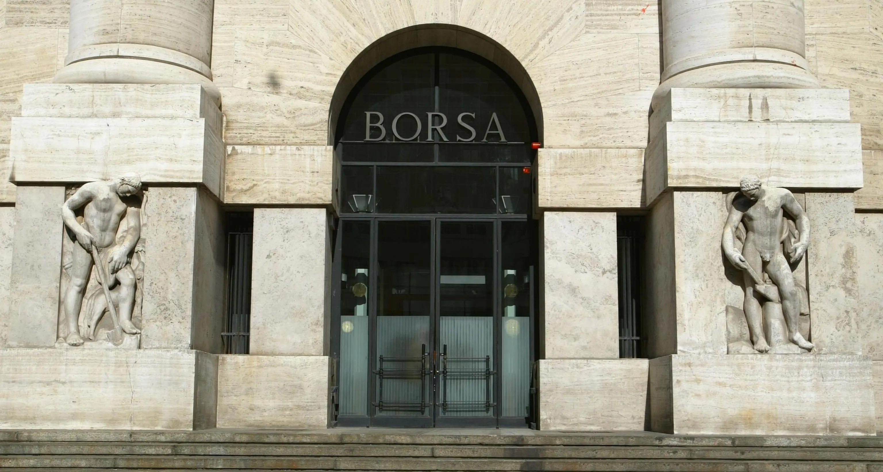 Borsa: Milano chiude piatta a +0,06%, in luce Stm