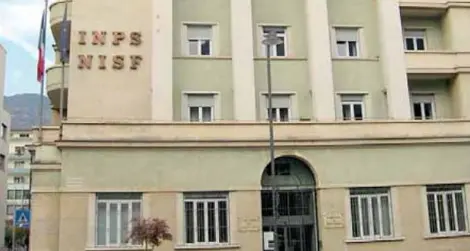 Pensionato lavora per 391 euro, l’Inps gliene chiede indietro 25mila