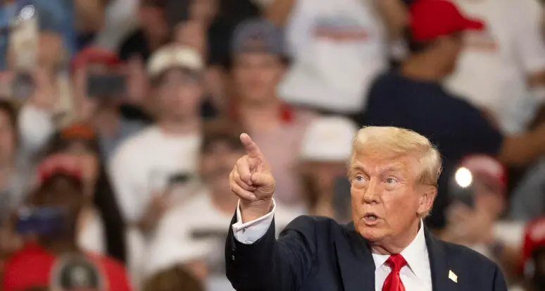 Donald Trump verso la vittoria: è avanti in tutti gli stati chiave