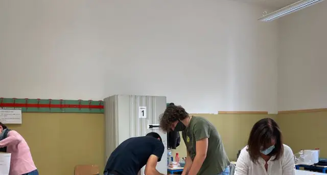 Ballottaggi: insediati seggi, domani e lunedì voto per 65 Comuni