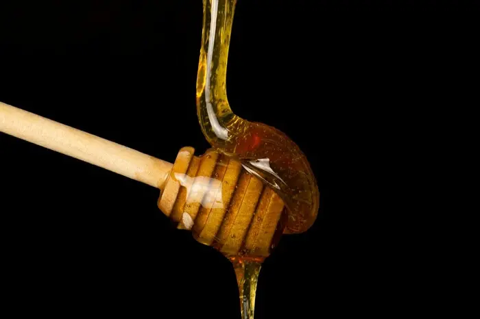 Miele anti-age, protegge la pelle dai danni causati dai raggi Uv