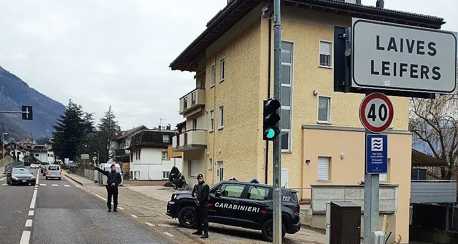 Automobilisti e pedoni ubriachi: i carabinieri di Egna denunciano 5 persone