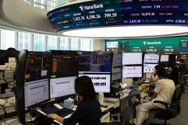 Borsa: l'Asia chiude in ordine sparso tra il Medio Oriente e il debito Usa