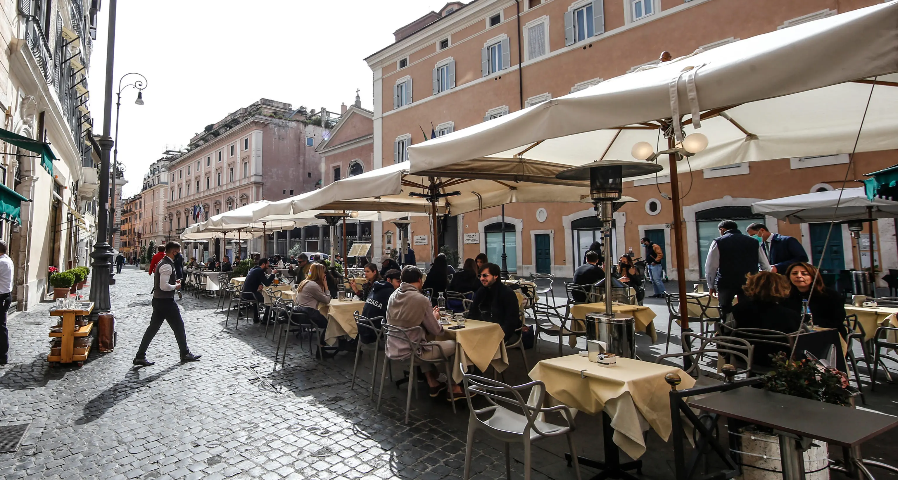 “Ecatombe” di bar con il Covid: meno 5% in Trentino Alto Adige