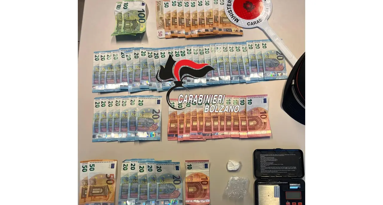 Blitz a Varna: sorpreso con droga, contanti e documenti rubati