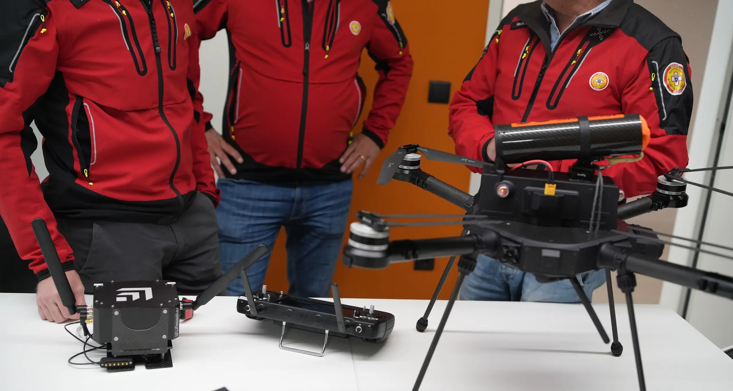 Nuova dotazione per il Soccorso Alpino dell’Alto Adige: il drone “salvavita”