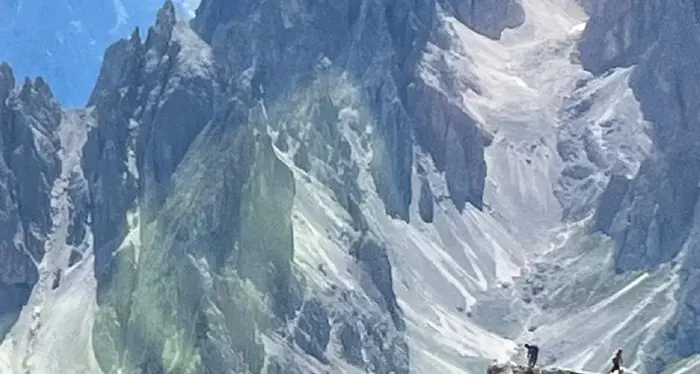 Sbatte col parapendio sulle Tre Cime di Lavaredo, 40enne di Dobbiaco salvato da due alpinisti