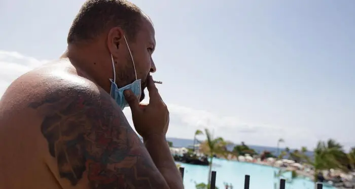 Stop ai fumatori sulle spiagge di Tenerife, multe di 2mila euro